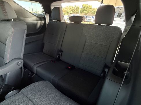 Used 2024 Chevrolet Traverse Z71 image 28