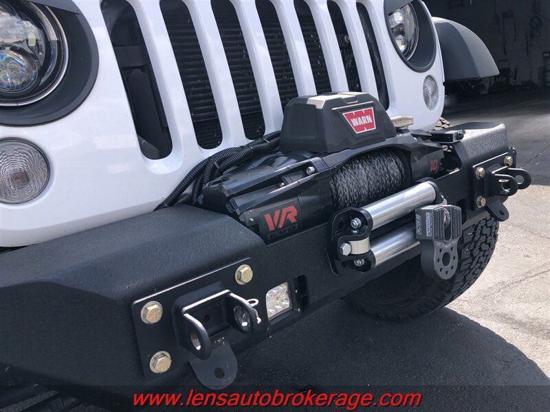 Used 2016 Jeep Wrangler Unlimited Rubicon AWD/4WD image 3