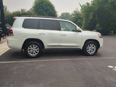 Used 2016 Toyota Land Cruiser w/ Four Season Floor Mat Package AWD/4WD image 6