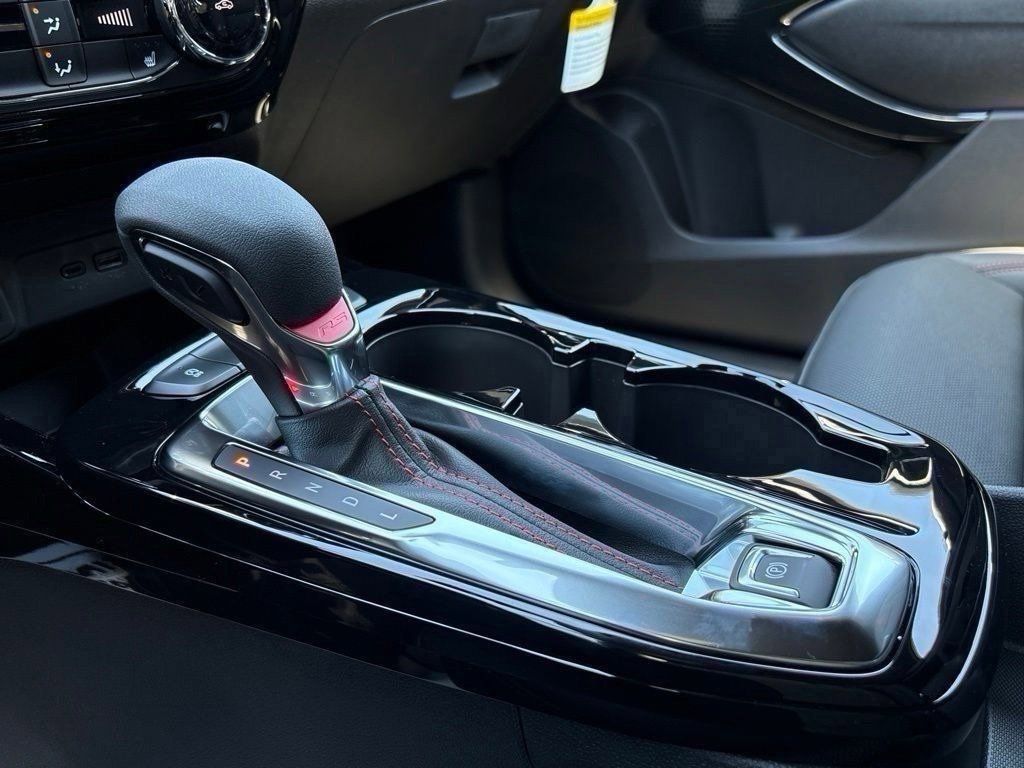 Used 2025 Chevrolet Trax RS FWD image 23