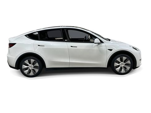 Certified 2022 Tesla Model Y Long Range AWD/4WD image 7