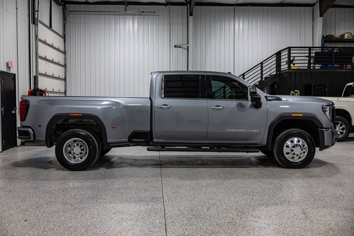 Used 2024 GMC Sierra 3500 Denali Ultimate AWD/4WD image 6