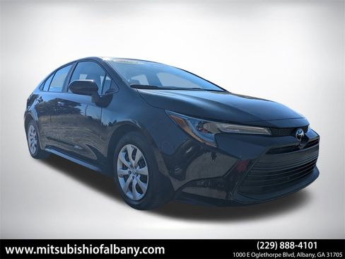 Used 2024 Toyota Corolla LE image 1