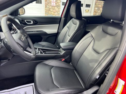 New 2026 Jeep Compass Limited image 12