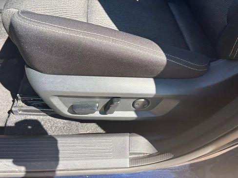 Used 2025 Nissan Rogue SV AWD/4WD image 13