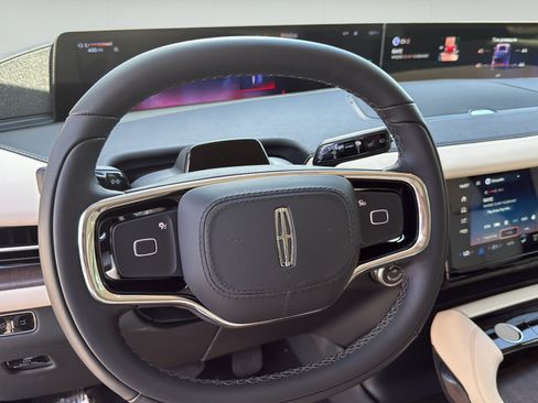 New 2027 Lincoln Navigator Reserve RWD image 12