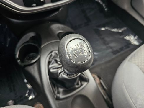 Used 2005 Ford Focus ZX5 Hatchback image 9