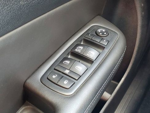 Used 2016 Chrysler 200 S w/ Comfort Group FWD image 15