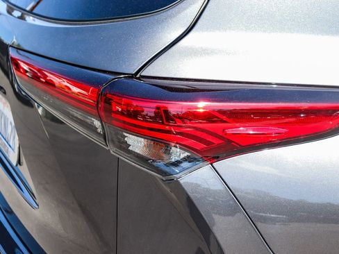 Used 2022 Toyota Highlander XLE FWD image 8