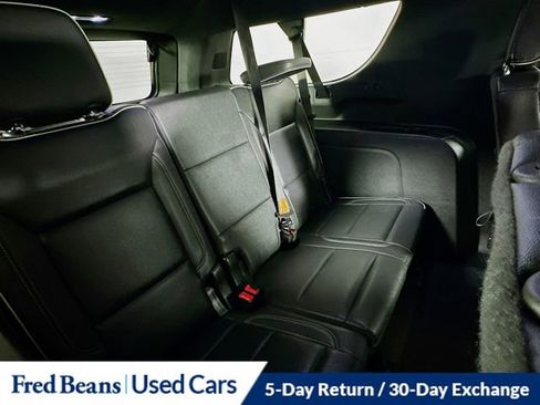 Used 2023 GMC Yukon XL SLT w/ SLT Premium Package image 31