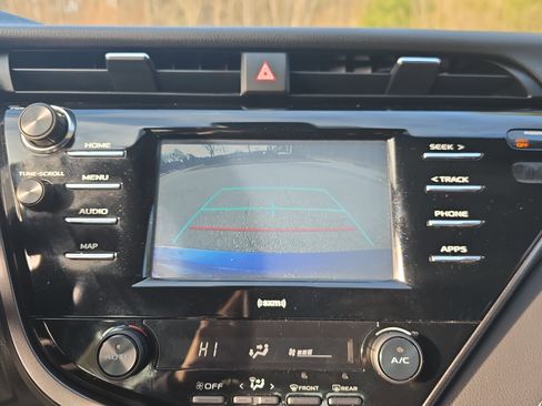 Used 2020 Toyota Camry SE image 22