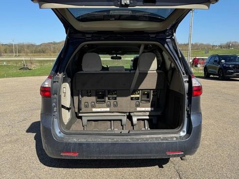 Certified 2016 Toyota Sienna LE FWD image 14