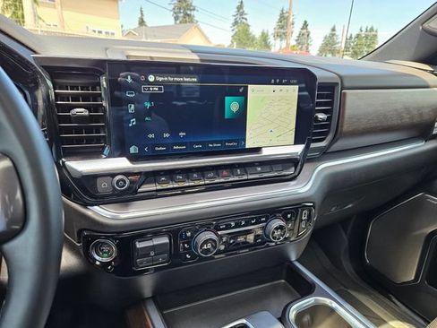 Used 2024 Chevrolet Silverado 1500 High Country w/ High Country Premium Package AWD/4WD image 10