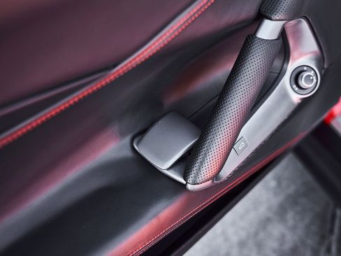 Used 2020 Ferrari 812 Superfast RWD image 33