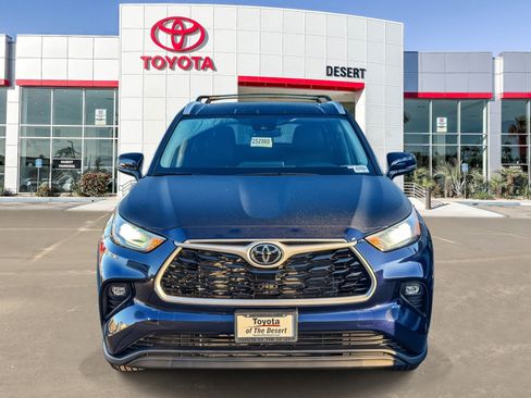 New 2026 Toyota Highlander XLE image 2