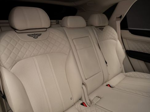 Used 2018 Bentley Bentayga AWD/4WD image 64