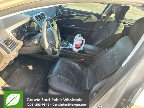 Used 2016 Ford Fusion SE w/ Equipment Group 201A FWD image 10
