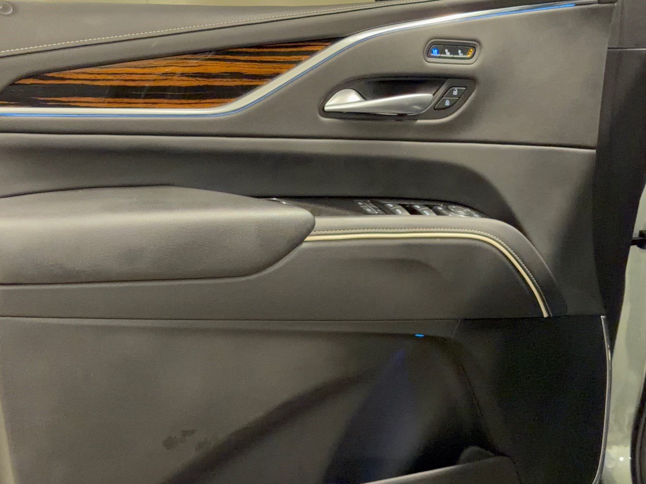 Certified 2023 Cadillac Escalade Premium Luxury w/ Performance Package AWD/4WD image 14
