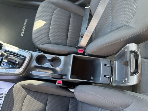 Used 2020 Hyundai Elantra SE w/ Cargo Package (C1) FWD image 17