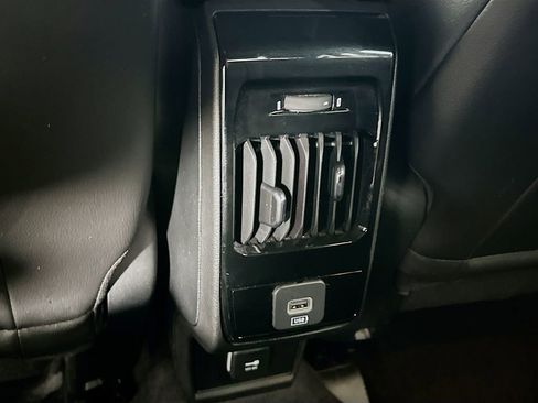 Used 2023 Jeep Compass Latitude image 32