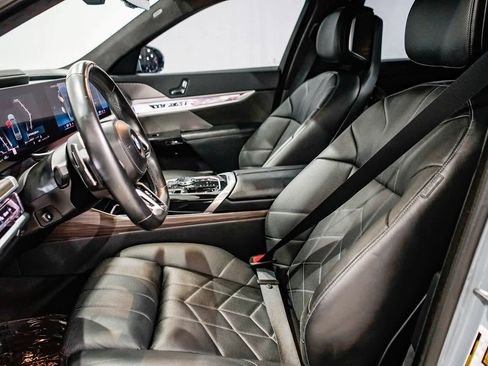 Used 2024 BMW 760i xDrive w/ Executive Package image 17