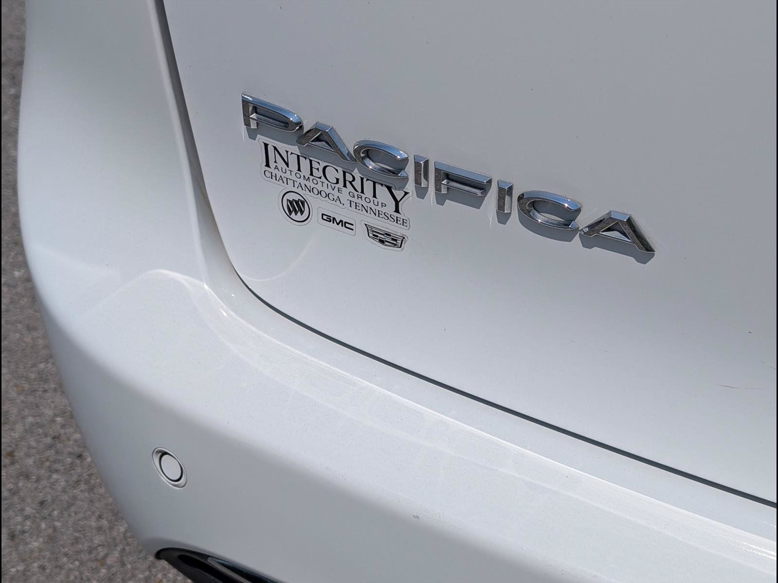 Used 2024 Chrysler Pacifica Touring-L FWD image 23