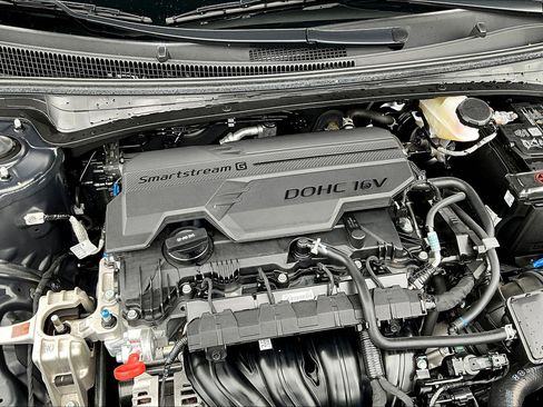 Used 2022 Hyundai Elantra SEL image 30