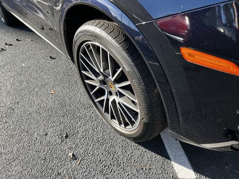 Used 2023 Porsche Cayenne image 11