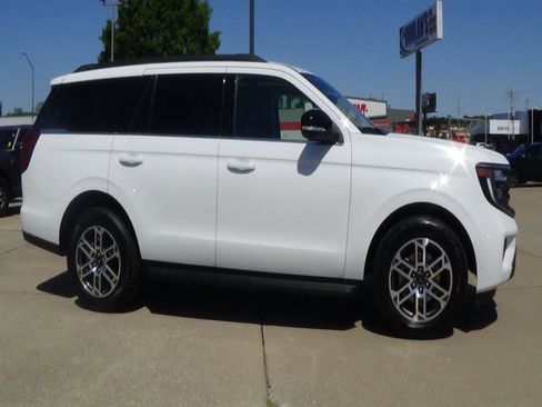 Used 2025 Ford Expedition Active AWD/4WD image 5