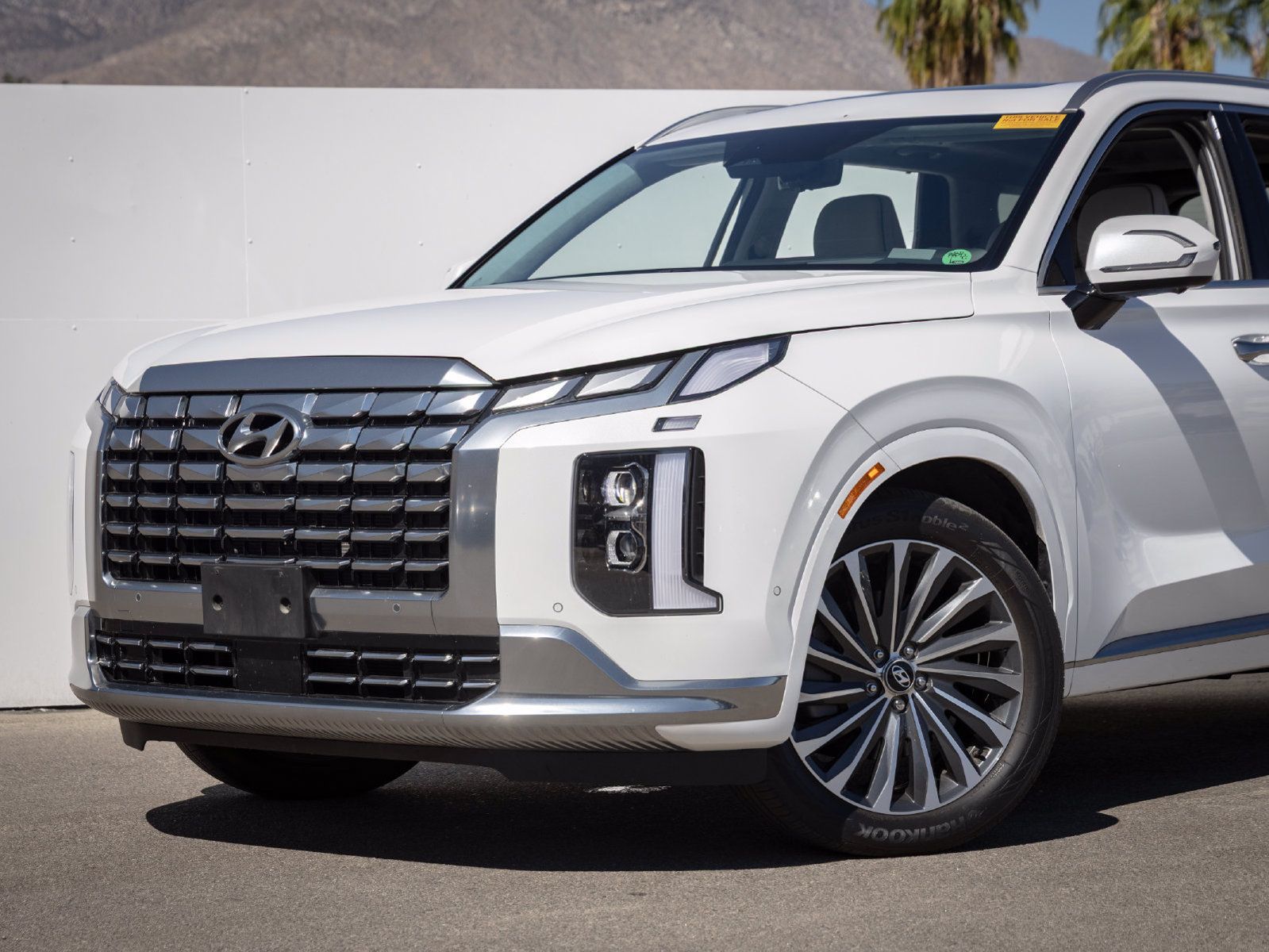 Used 2024 Hyundai Palisade Calligraphy FWD image 2