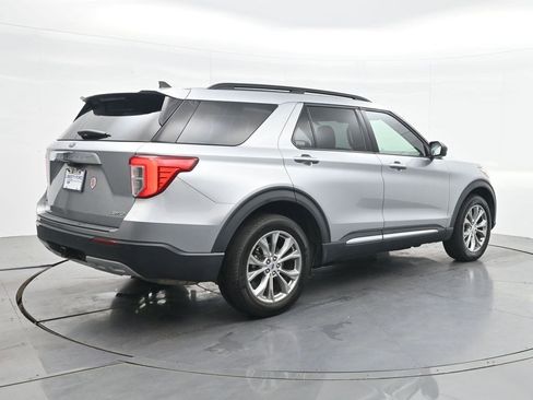 Used 2023 Ford Explorer XLT w/ Equipment Group 202A AWD/4WD image 5
