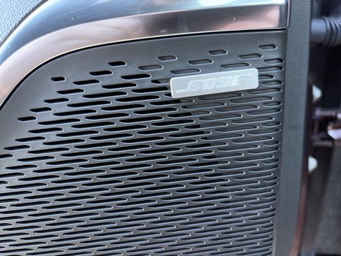 Used 2025 Chevrolet Traverse RS image 21