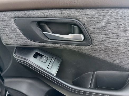Used 2023 Nissan Rogue SV FWD image 31