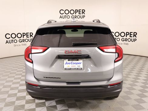 Used 2024 GMC Terrain SLE w/ Driver Convenience Package FWD image 21
