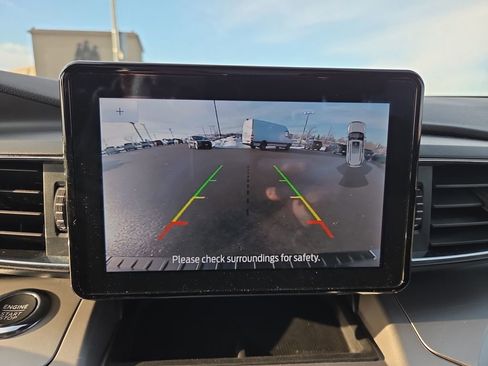 Used 2022 Ford Explorer XLT w/ Equipment Group 202A image 27