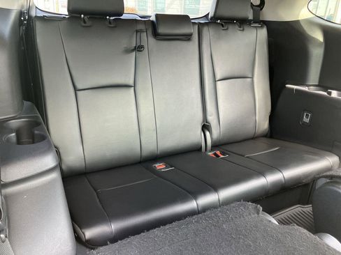 Used 2021 Toyota Highlander XLE image 30