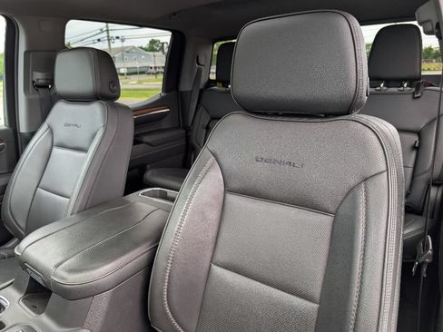 Used 2023 GMC Sierra 1500 Denali w/ Denali Reserve Package AWD/4WD image 16