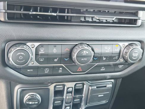 New 2026 Jeep Gladiator Sport AWD/4WD image 28
