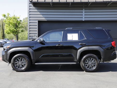 Used 2025 Toyota 4Runner SR5 AWD/4WD image 3