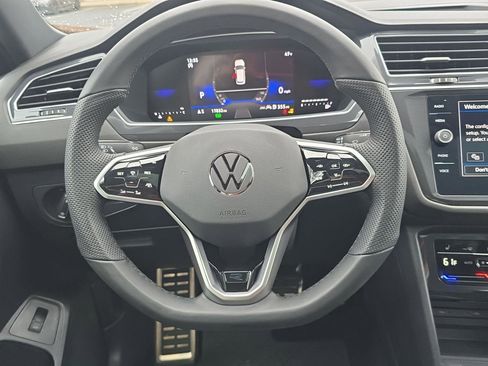 Used 2024 Volkswagen Tiguan SE R-Line image 11