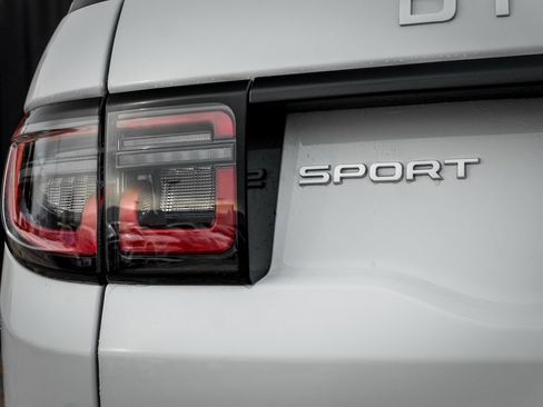 Used 2025 Land Rover Discovery Sport S image 7