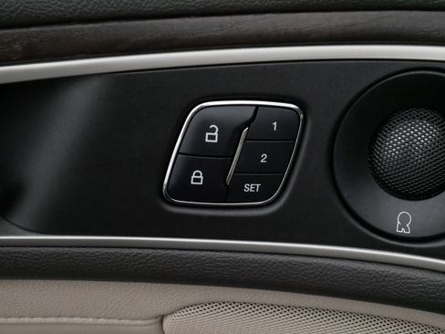 Used 2018 Lincoln MKZ Reserve FWD image 19