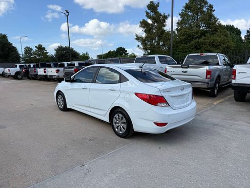 Used 2017 Hyundai Accent SE FWD image 4