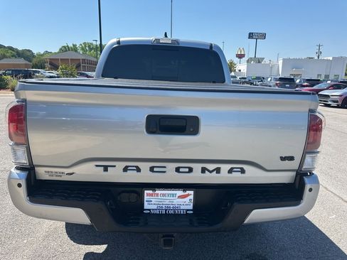 Used 2022 Toyota Tacoma TRD Off-Road w/ TRD Premium Off Road Package AWD/4WD image 8