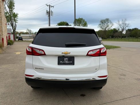 Used 2019 Chevrolet Equinox LT w/ Driver Convenience Package image 4