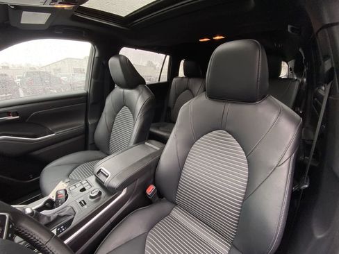 Certified 2025 Toyota Highlander XSE image 26