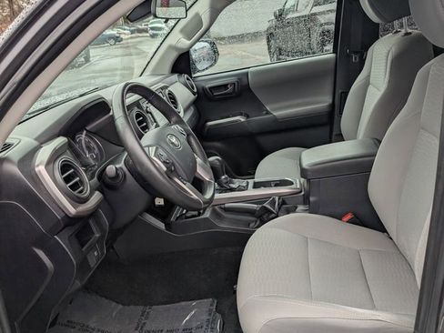 Used 2019 Toyota Tacoma SR5 w/ SR5 Appearance Package (SM) image 14