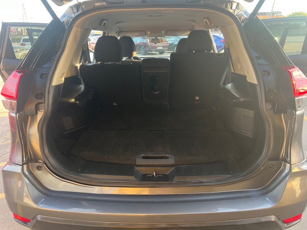 Used 2018 Nissan Rogue SV FWD image 14