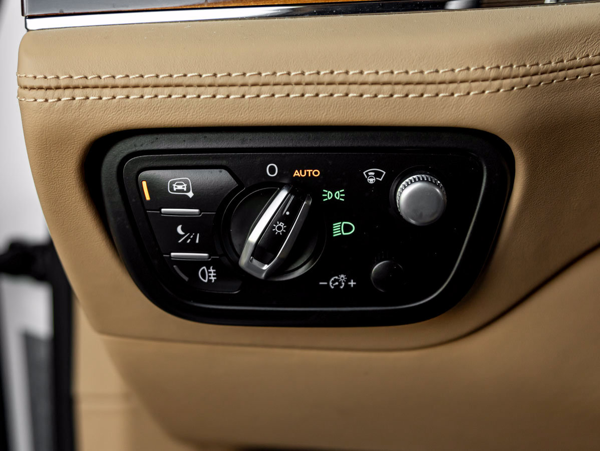 Used 2023 Bentley Bentayga AWD/4WD image 21
