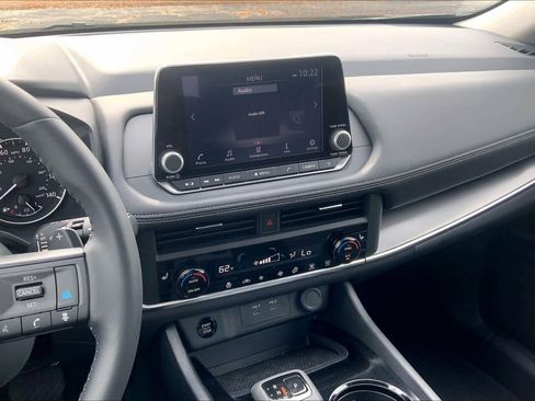 Used 2025 Nissan Rogue SV w/ SV Premium Package image 7